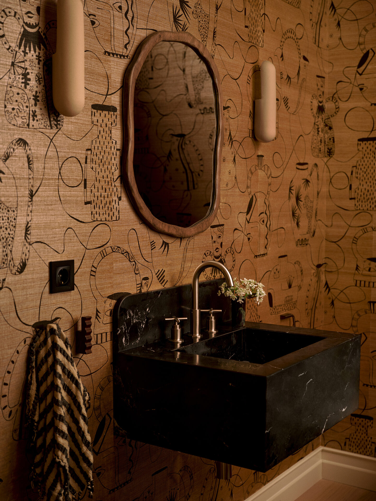 En-suite bathroom with black marble basin
