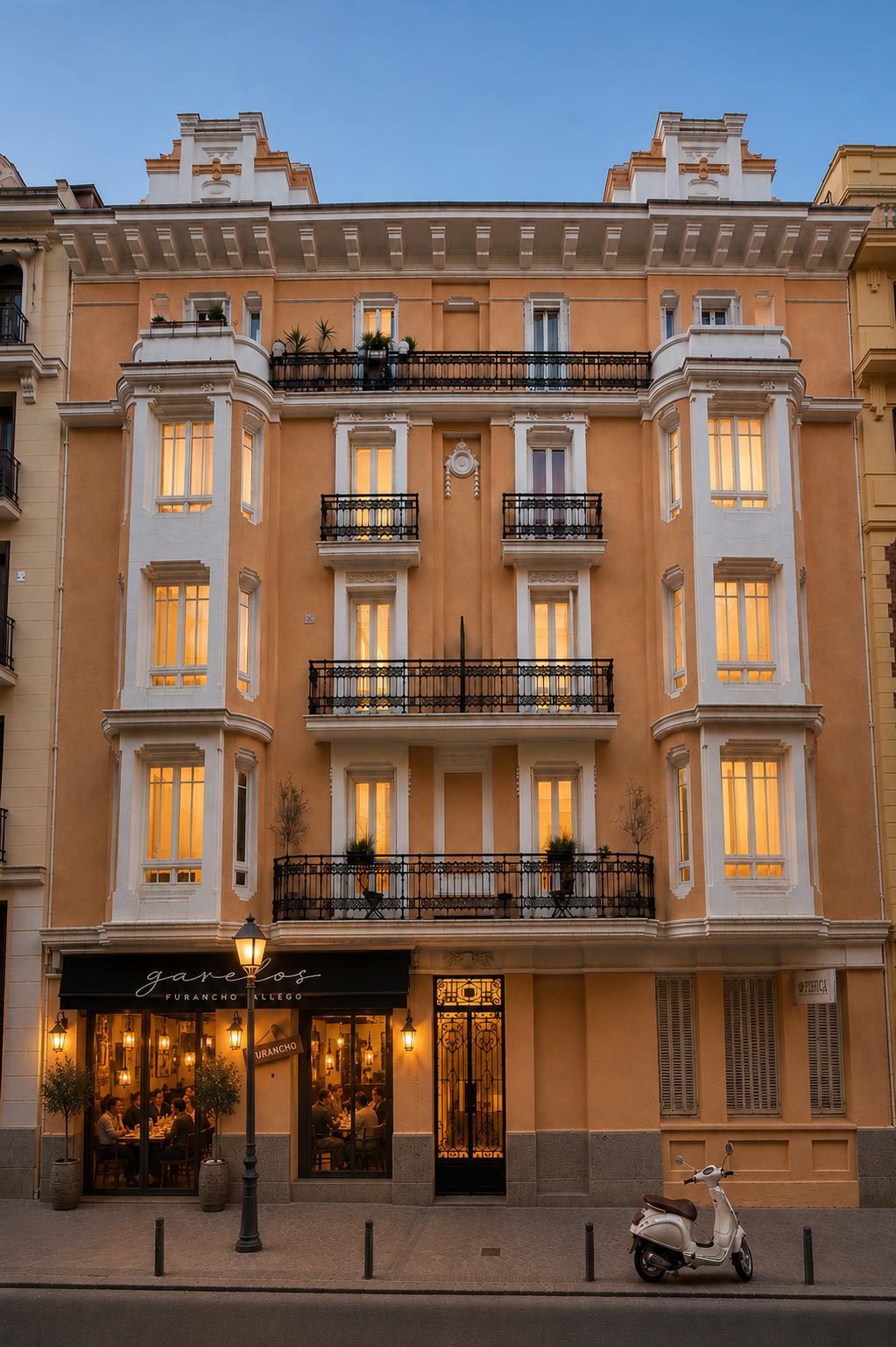 Façade of Calle de El Españoleto 11 at dusk